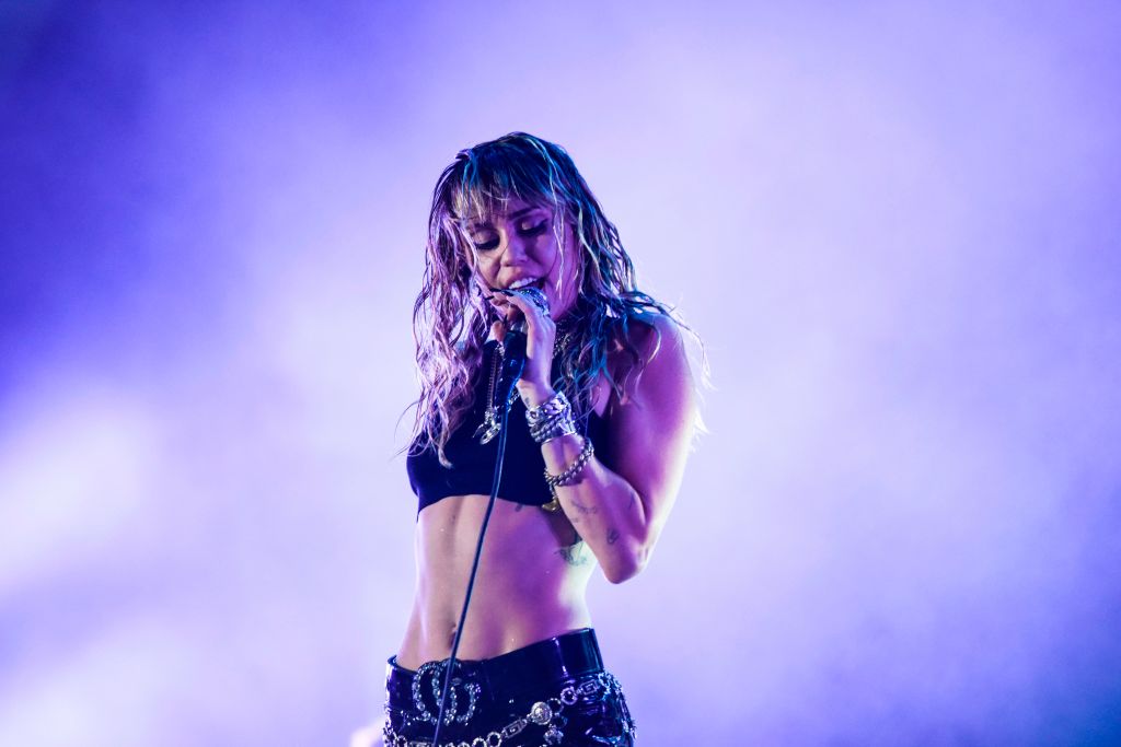 Miley Cyrus 製作短片回顧過去十年，果然有提及他！