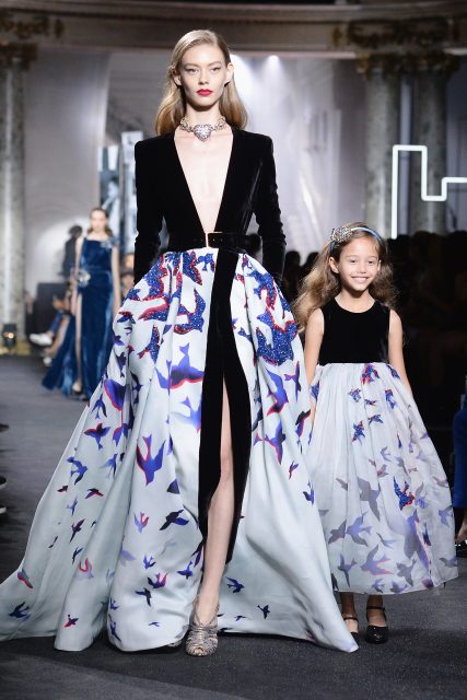 童裝是下個奢華時尚戰場?Elie Saab 以刺繡、亮片、皮革打造童裝系列