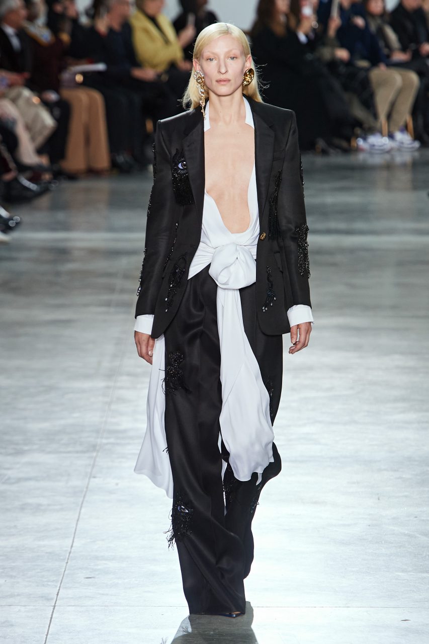 介乎幻想家和性感女郎，你會選？｜ Schiaparelli Spring 2020 Couture