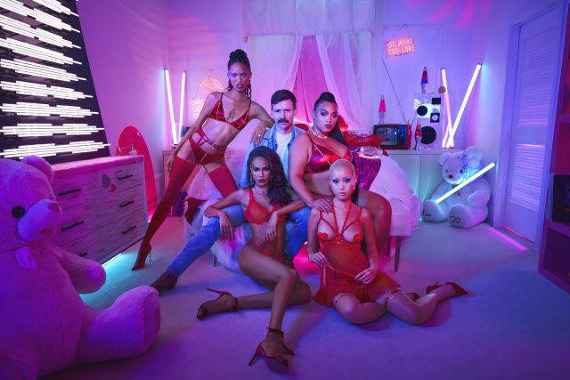 Rihanna 邀請了這位「設計師」為情人節設計 Savage X Fenty 的”Xclusive”系列！