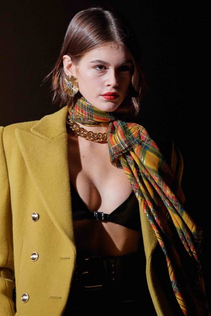 權力的象徵:10個適合秋季辦公室穿著的80年代 Saint Laurent F/W2020 款式