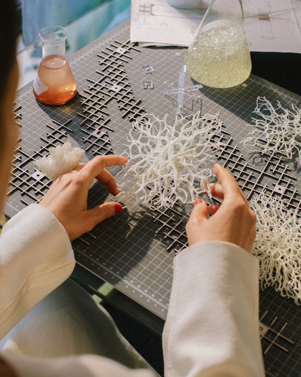 COS 聯手生物設計師 ecoLogicStudio 出戰2020米蘭家具展