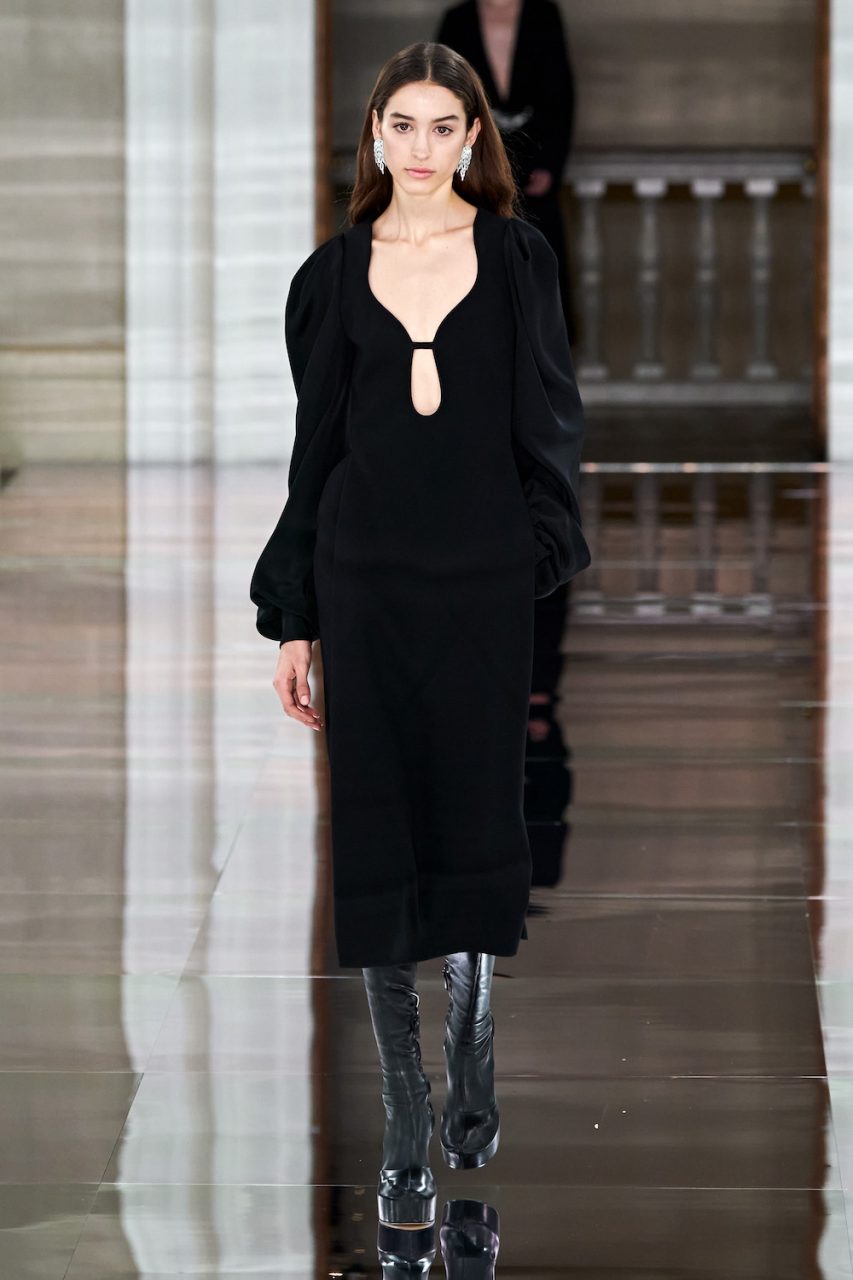 性感，其實一直都沒有離開過 Victoria Beckham | Fall/Winter 2020