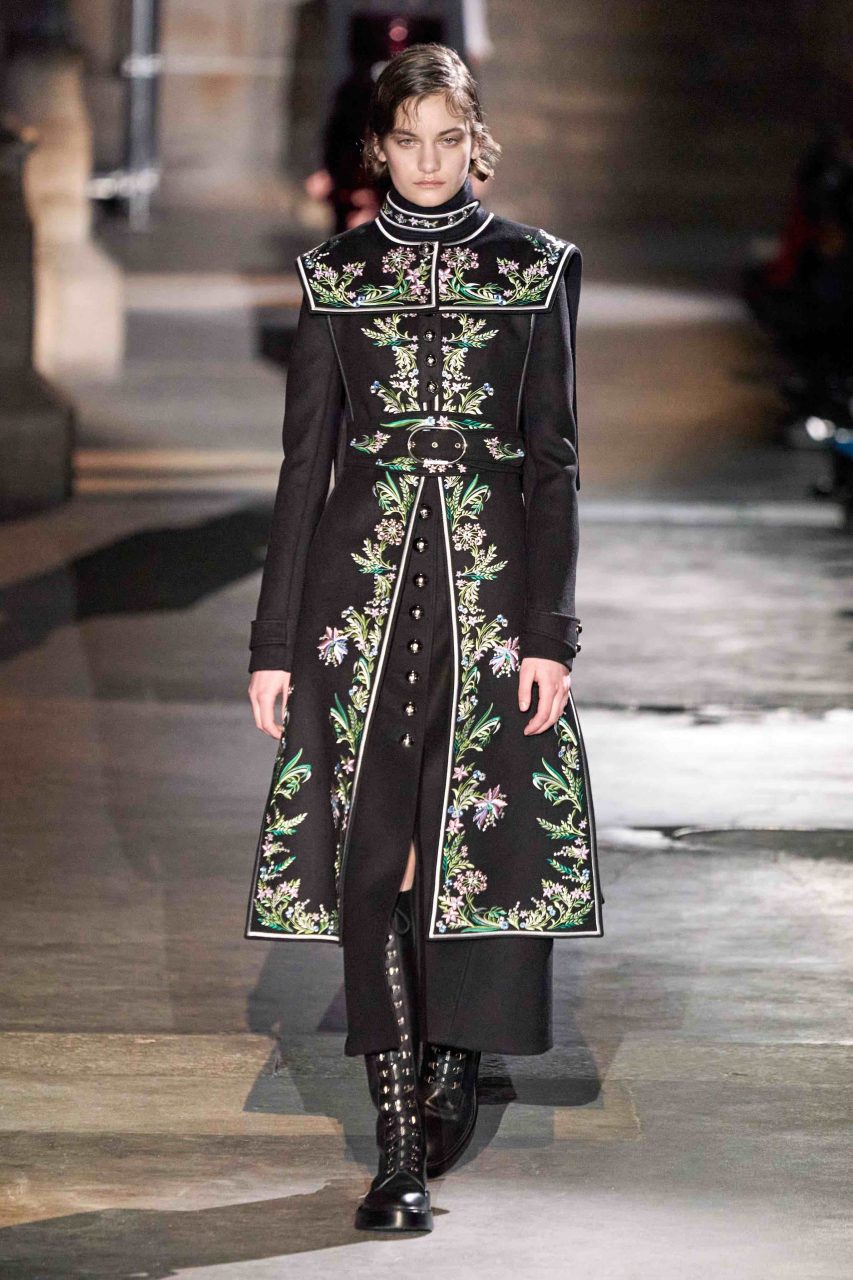 Paco Rabanne 從古代重新發現女權力量的未來派風格 ｜Fall/Winter 2020