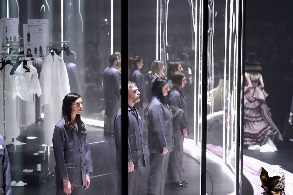 目前為止，2020秋冬最具戲劇性的7大時裝展