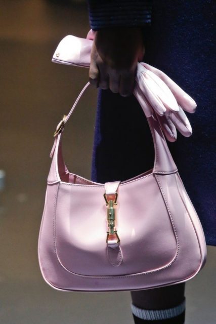 Gucci 重推復古的Jackie手袋:它會像Dior Saddle手袋般炒熱二手市場嗎?