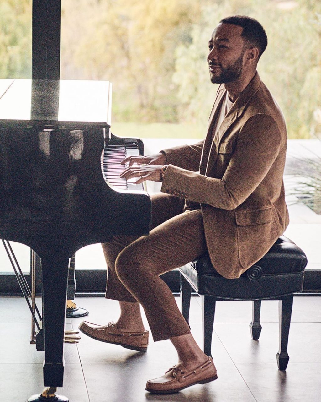 疫情改變傳統表演方式：John Legend、Chris Martin開辦直播演唱會
