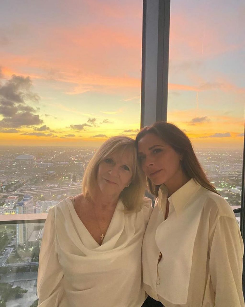 碧咸夫婦的母親節：Victoria Beckham以節日感嘆疫情影響