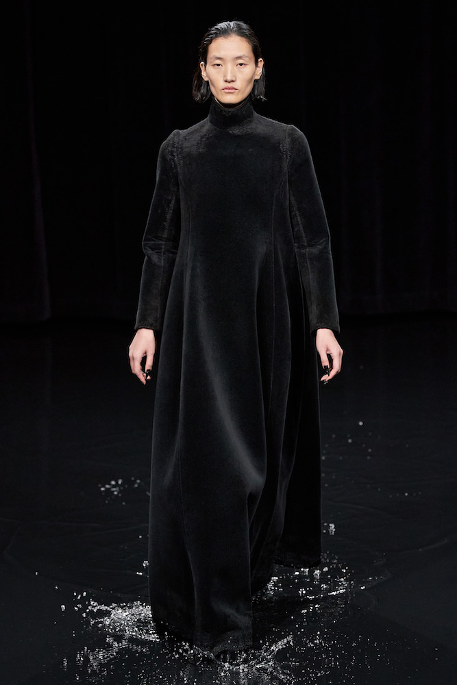 Balenciaga 揭開宗教中所隱藏的魔鬼約束 | Fall/Winter 2020