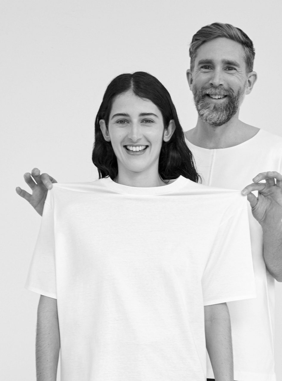 白Tee控請注意：COS推出細節滿分的White Tee系列！