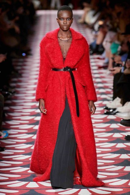 Rita Ora 行騷，Miuccia Prada 的糖果色高貴少女 ｜Miu Miu Fall / Winter 2020