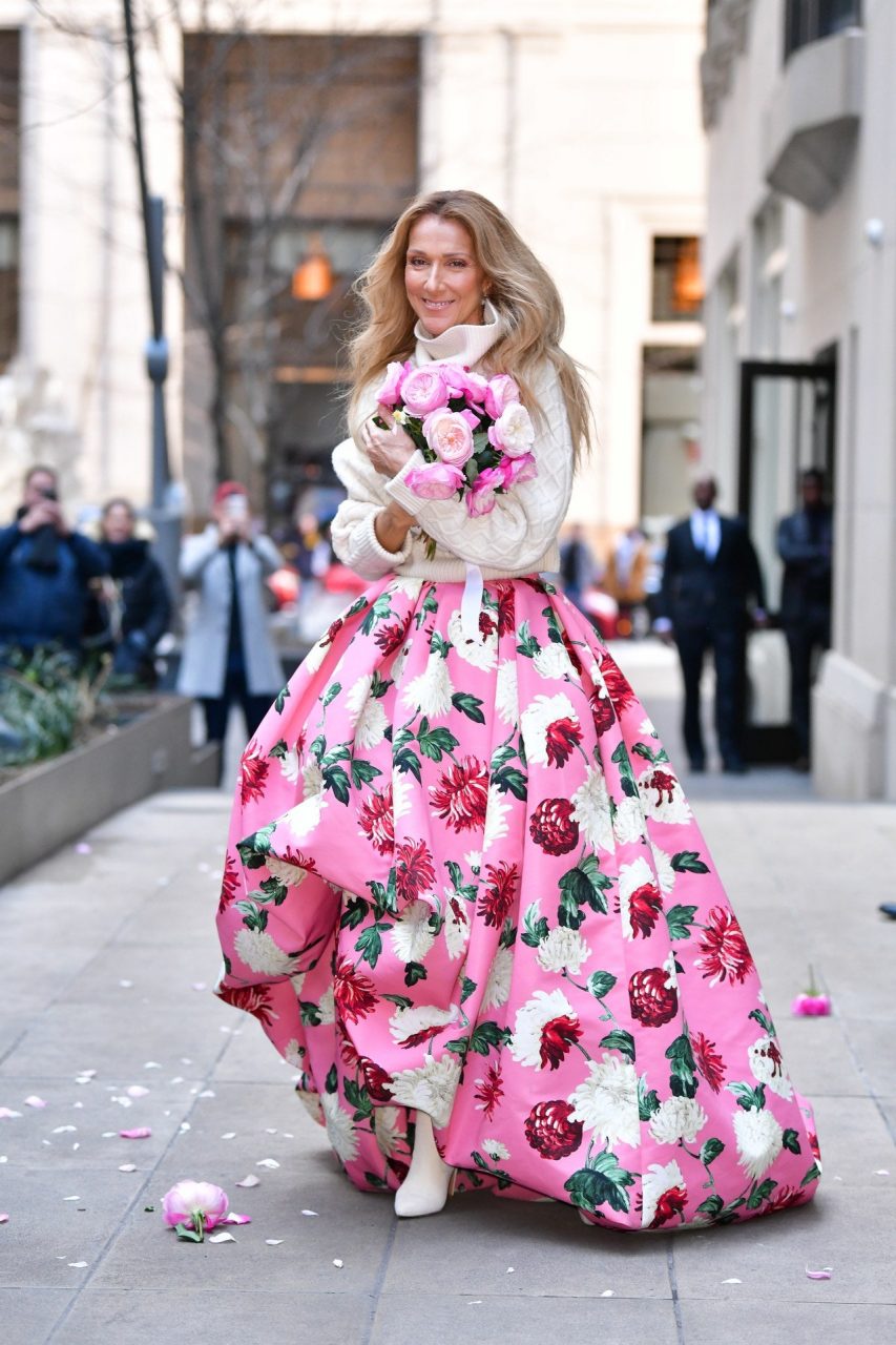 Céline Dion 巡迴演唱會紐約站結束之際，華麗造型由舞台搬到紐約街頭