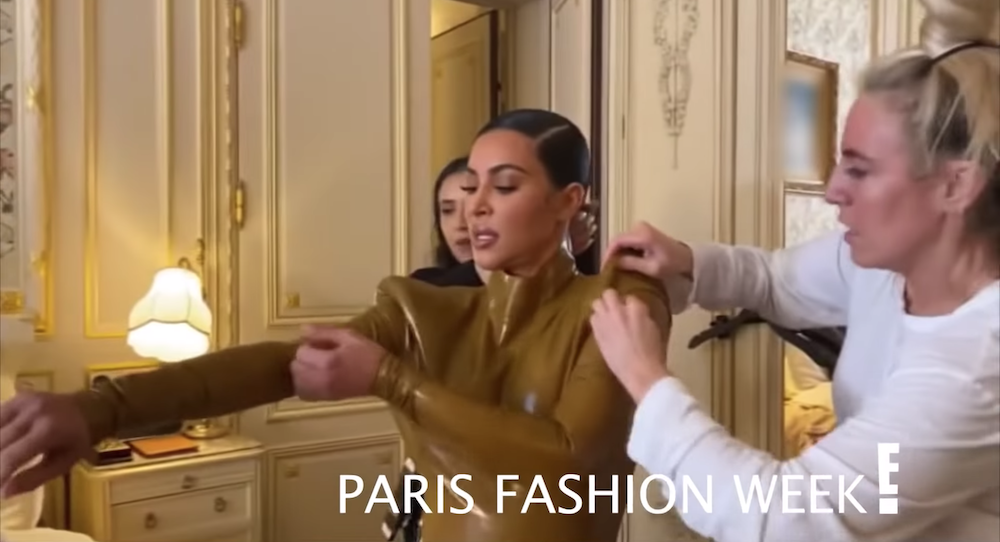 2020巴黎時裝周背後：Kim Kardashians 為了擠進乳膠服裝可以有幾盡？