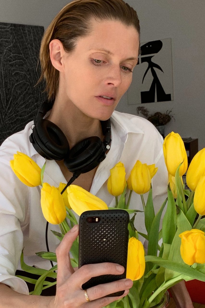 Zara 與你一同 #WFH：全部也是在家中拍攝的產品照，告訴大家：「你並不寂寞！」