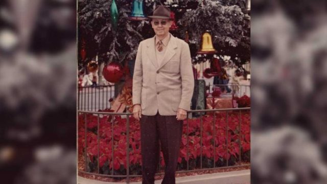 1970年最高遊覽迪士尼次數粉絲:手持 Rolleiflex 相機拍攝懷舊樂園時光