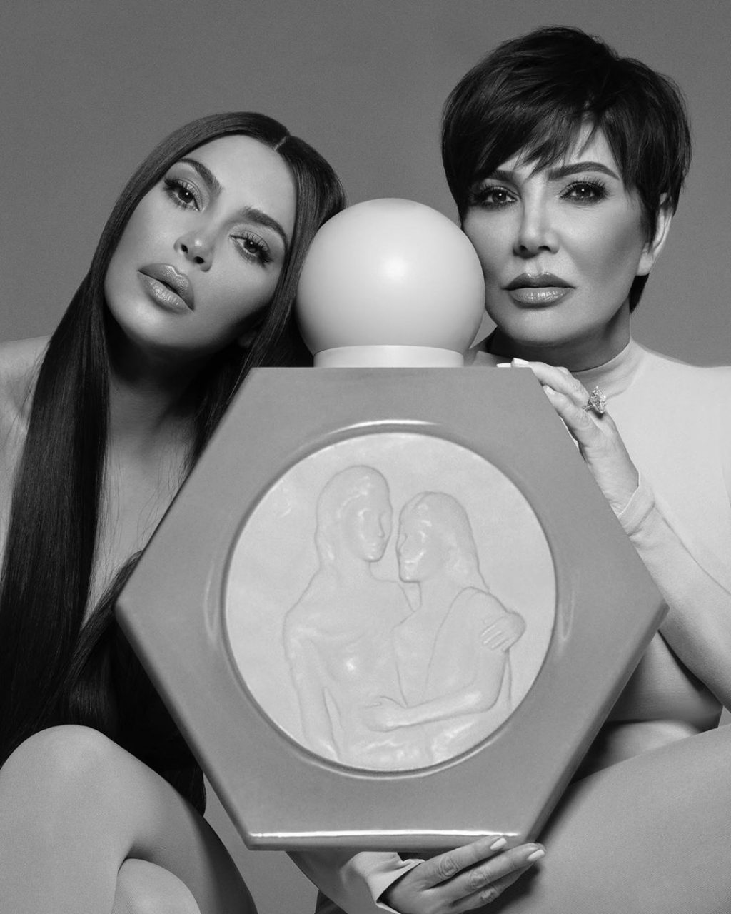 Kim Kardashian為Kris Jenner送上最具誠意的母親節禮物？首度合作推出香水