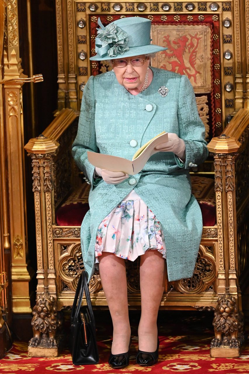 「我們將會成功」英女王發表全國演說：「我們將和朋友重逢，和家人團聚，我們後會有期。」