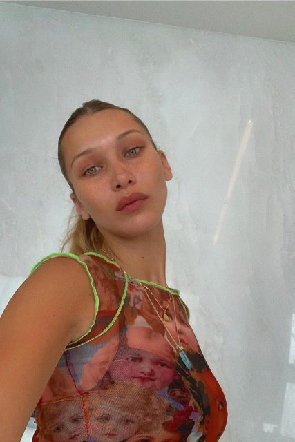 #VogueAtHome: 如何在家打造如 Bella Hadid 般時尚的紮染 t-shirt ?零難度DIY手工