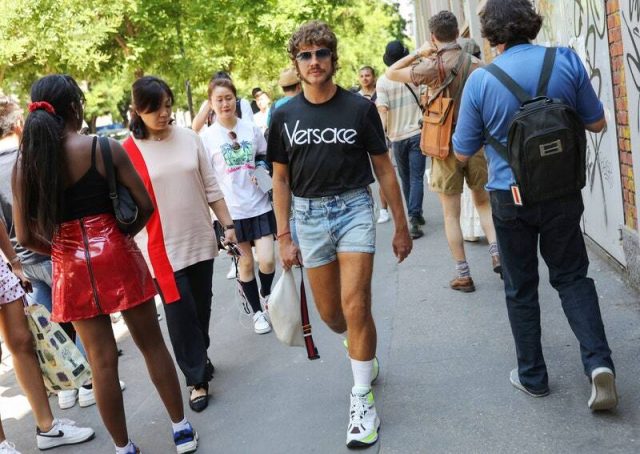 男裝短褲終於可以成為辦公室衣著嗎?Vogue 編輯這樣說……