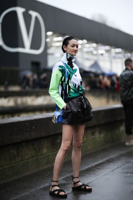 落雨天保持時尚的最佳鞋履:15款超級舒服的防滑厚底涼鞋