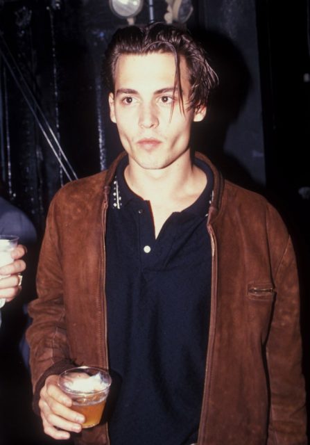 Style File:歲月不改的叛逆氣質!回顧1990年代男神 Johnny Depp 的造型演變史
