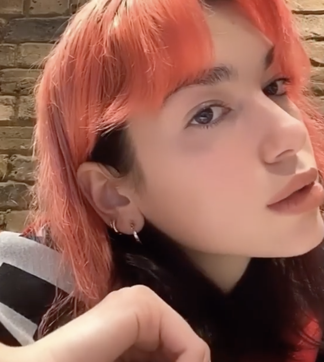 跟著Dua Lipa染髮：不用以妝容配襯的大熱草莓髮色