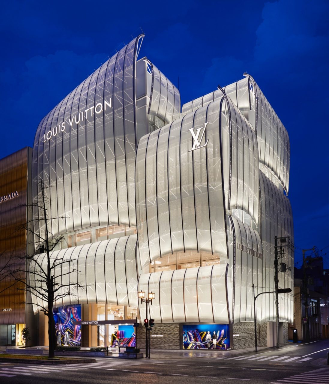 Louis Vuitton 首間餐廳在大阪御堂筋開幕，你也想到 Le Café V 品嘗和牛漢堡嗎？
