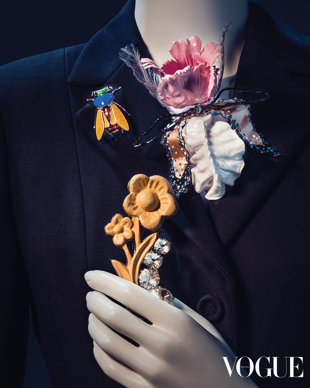 VOGUE Shop：從Miu Miu到Gucci，散發 Granny style 復古氛圍的襟針