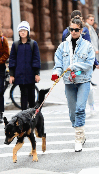 12個牛仔褲穿搭入門技巧:為甚麼模特兒 Bella Hadid 、Kaia Gerber 總是穿得與眾不同?