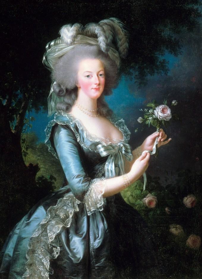 法國瑪麗皇后 Marie Antoinette 的行李箱及白色餐巾拍賣，以52萬港元高價成交