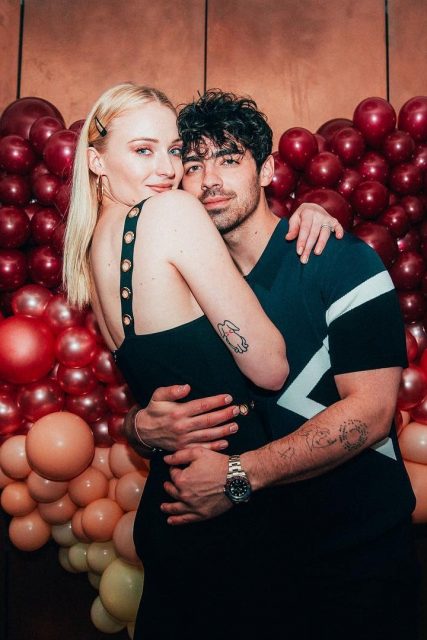 Sophie Turner 與 Joe Jonas 16張照片見證兩人最動人甜蜜時光