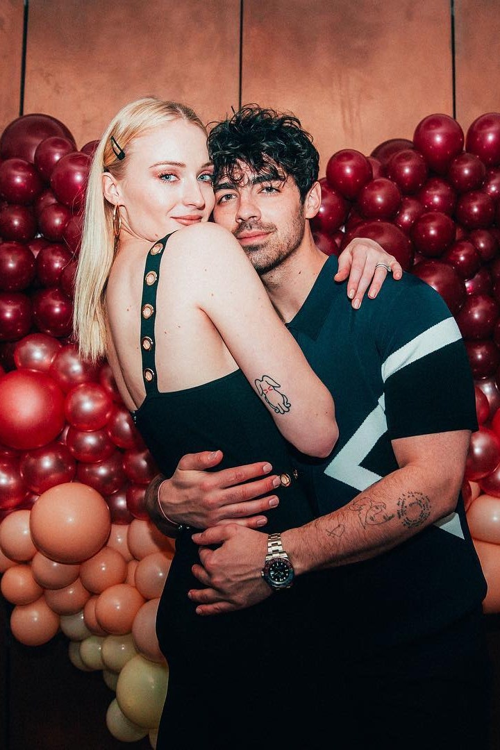 Sophie Turner 與 Joe Jonas 16張照片見證兩人最動人甜蜜時光