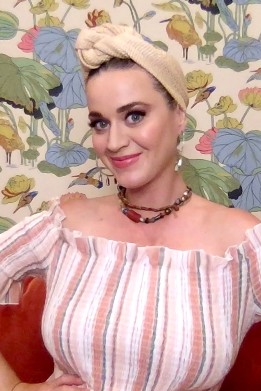 原來 Katy Perry 在公佈自己懷孕前，就已經告訴 Harry Styles？