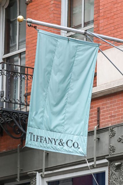 LVMH 仍然收購 Tiffany & Co?疫情之下繼續 162億美元方案