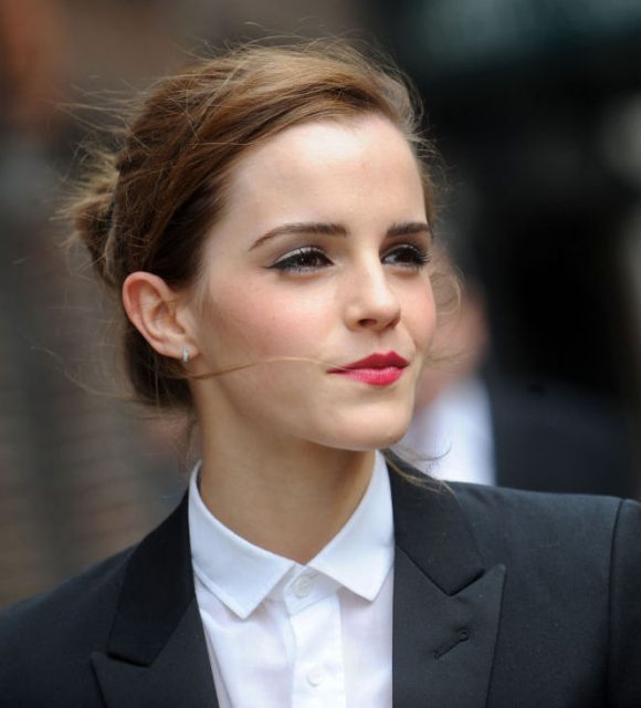 想自我增值?參考 Emma Watson 致力於反種族主義和自我教育的閱讀書單