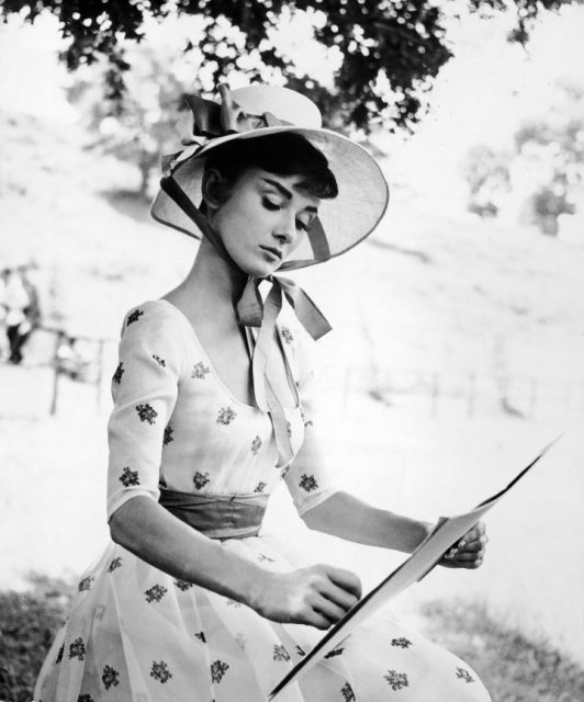 16張照片,回看女神柯德莉·夏萍 Audrey Hepburn 經典夏日造型