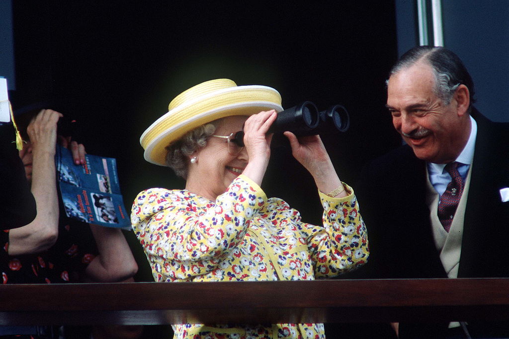 看着自己愛馬奔馳心都融化｜回看20張英女王參加皇家年度賽馬盛事Royal Ascot的照片