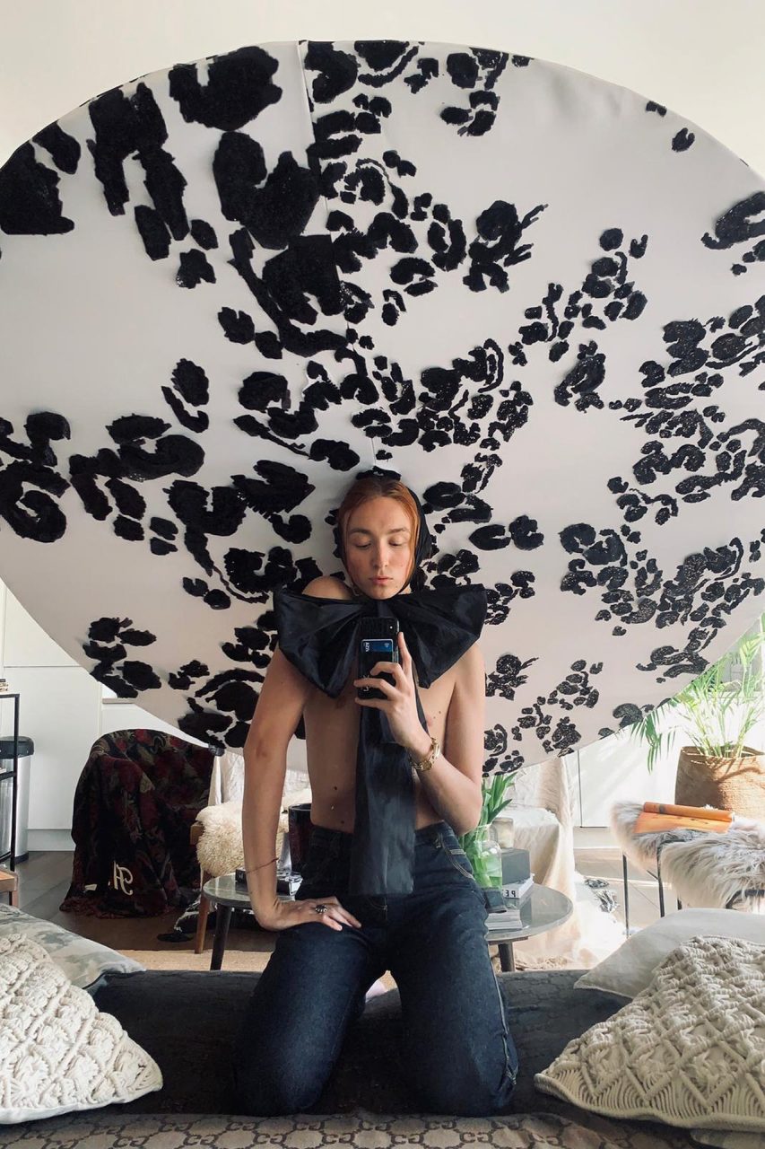 未畢業已紅透半邊天 CSM 畢業生 Harris Reed，是 Gucci 的繆斯、是 Harry Styles 服裝設計師！