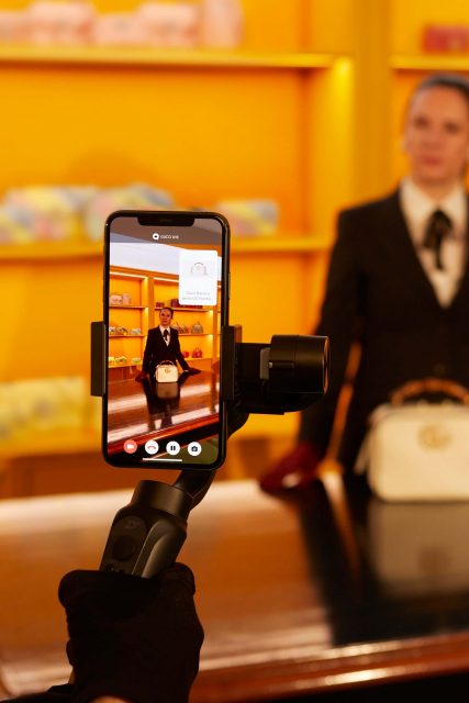 引入數碼化體驗:Gucci 推出遠程直播購物服務、Prada VR 帶大家環遊世界