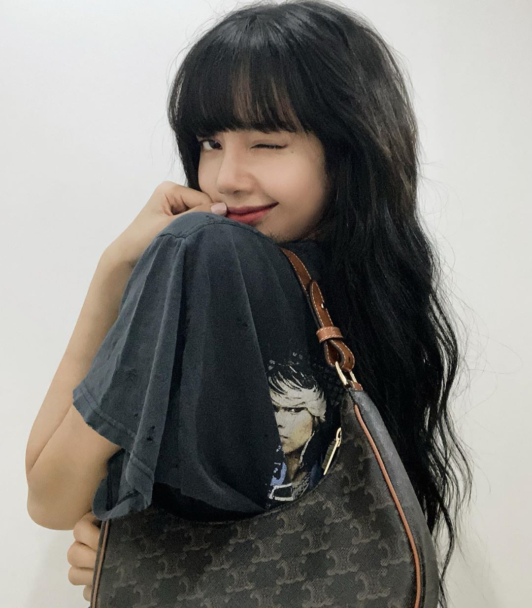 $10,000以下的選擇：「腋下包最時尚！」連Lisa都愛用的 Celine 亞洲限定「女神袋」Ava Bag 靈感來自…？