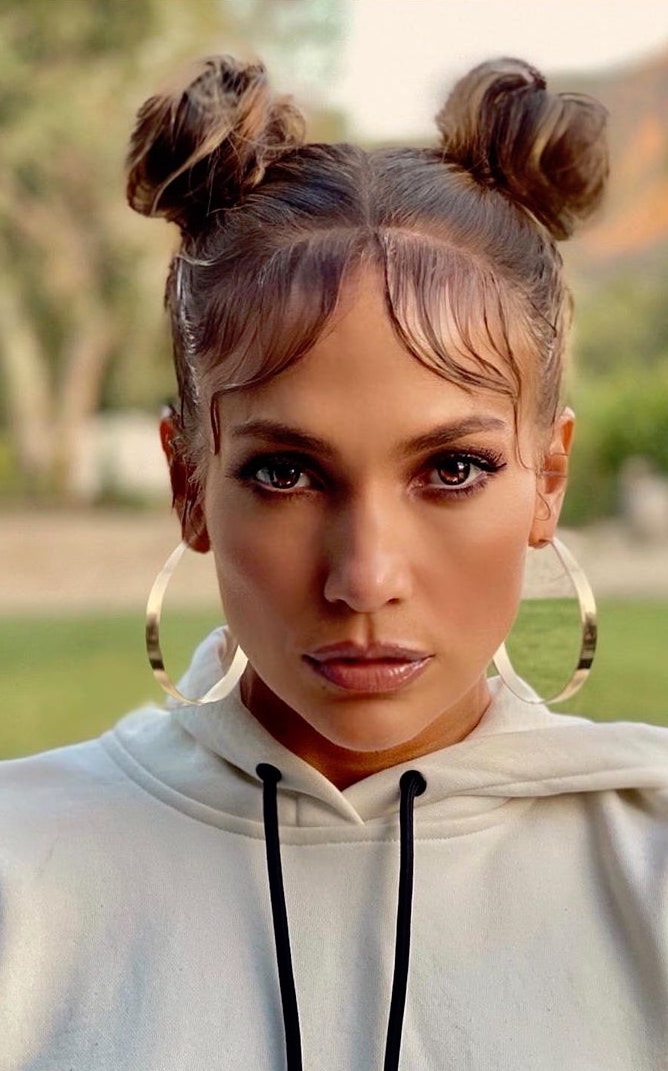 充滿熱情和活力的51歲：J.Lo 運動悠閒時尚穿搭風格無人能及