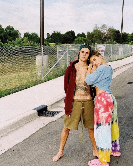 Justin Bieber 公路旅行仍在繼續!曬紋身、甜蜜照之餘還是居家服王者