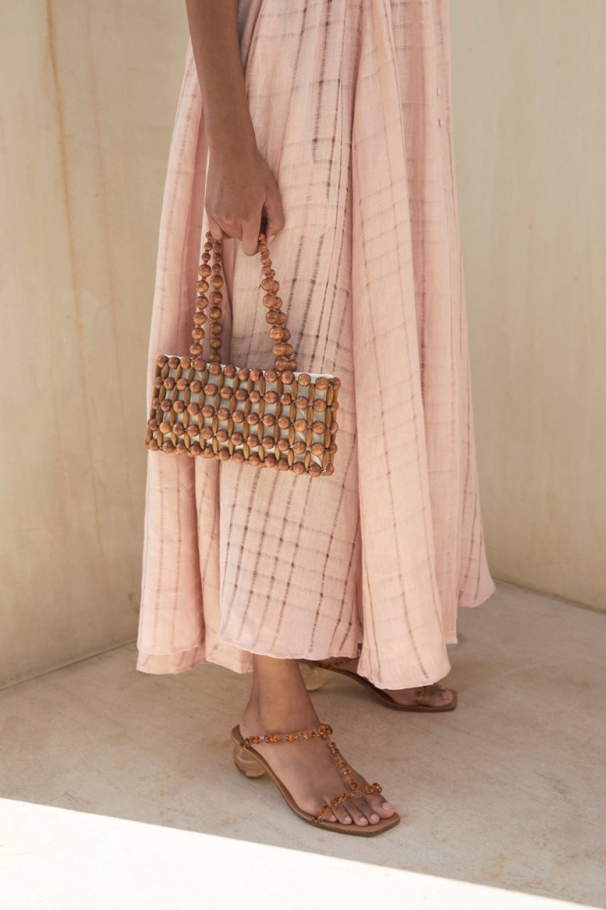 #SummerInVogue 精選8個夏日串珠手袋，帶來度假野餐氣息