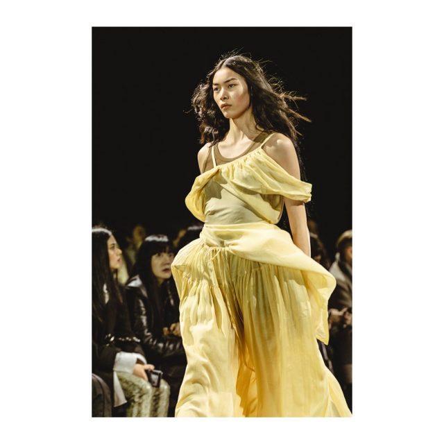 延續暗黑浪漫的 Sébastien Meunier ，將離開任職10年的 Ann Demeulemeester 創意總監