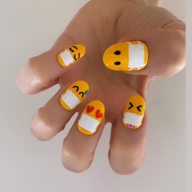 Harry Styles的笑臉指甲捲土重來?Dua Lipa、Kaia Gerber也換上同款Emoji美甲