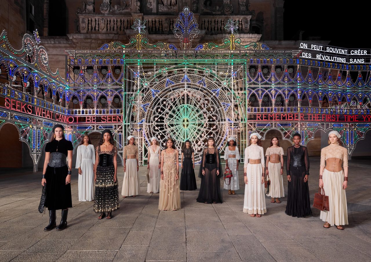 Maria Grazia Chiuri 披露早春系列源自古老治癒魔法？｜Dior Cruise 2021