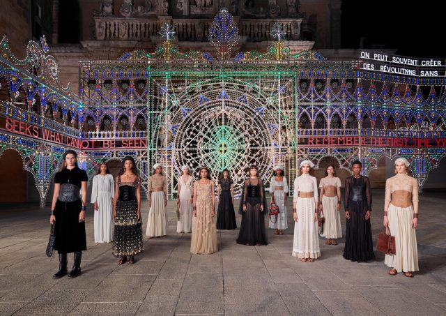 Maria Grazia Chiuri 披露早春系列源自古老治癒魔法?|Dior Cruise 2021