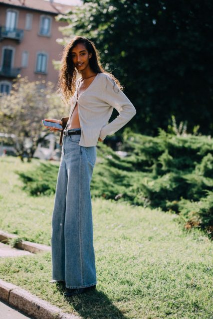 Jane Birkin 時代的喇叭牛仔褲回歸:10張親民街拍時裝示範