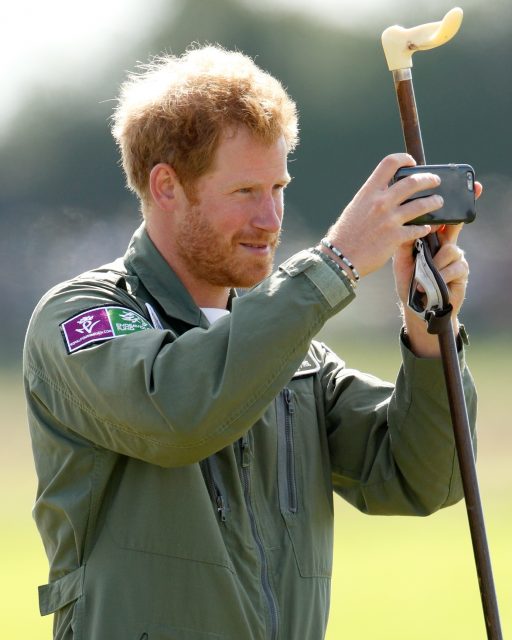 「哈里王子與梅根發展初期的短訊教人感到困惑！」哈里王子最愛的Emoji是哪個？