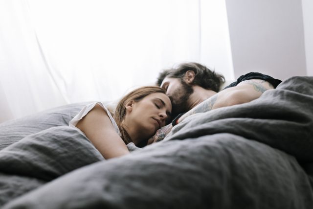 避免“Sleep divorce”?研究發現跟伴侶分開睡才可令關係更健康